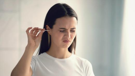 Víte, jak si správně čistit uši?