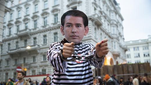 Demonstrace proti rakouskému kancléři Sebastianu Kurzovi ve Vídni