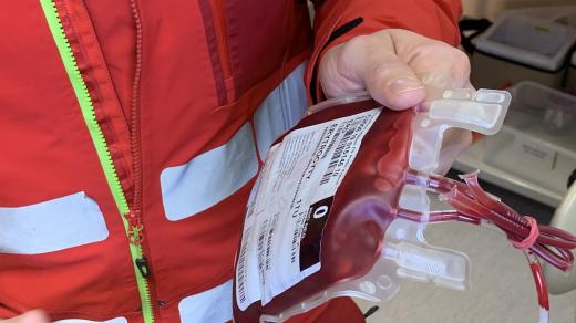 Krev připravená k transfuzi na palubě záchranářského vrtulníku