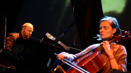 Skladatel Jóhann Jóhannsson a cellistka Hildur Gudnadóttir