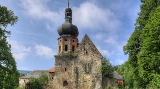 Bývalý augustiniánský klášter v Pivoni na Domažlicku