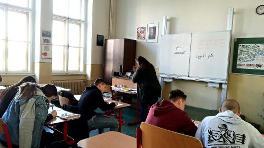ukrajinští studenti absolvují kurz češtiny na teplickém gymnáziu