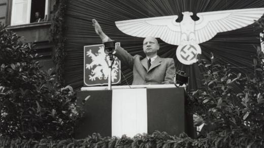 V pondělí 19. ledna 1942 byla jmenována nová protektorátní vláda sestavená podle Heydrichových představ. Ministrem školství a lidové osvěty se stal Emanuel Moravec (na snímku), bývalý plukovník čs. armády, který se za okupace přidal na stranu nacistů