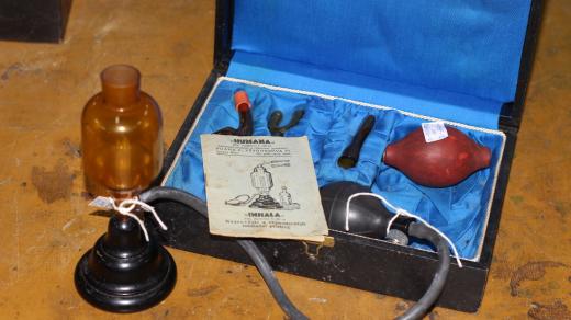 Inhalační přístroj INHALA, exponát jihlavského muzea