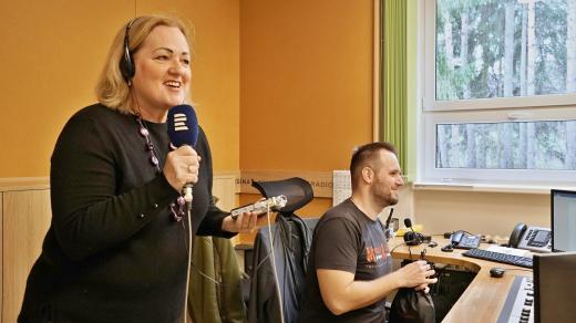 Iva Piskalová během natáčení v Rádiu Regina Stred v Banské Bystrici