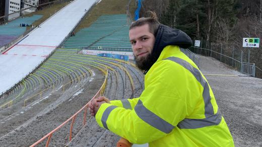 Martin Dejčmar pod skokanským můstkem v Innsbrucku