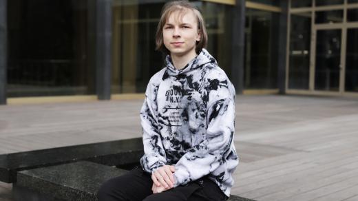 Šestnáctiletý Jaroslav je původem z Charkova. V Česku se nakonec dostal na střední školu, podle jeho slov to ale byl vyčerpávající boj