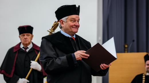 Paul Nurse převzal v lednu 2020 čestný doktorát Mendelovy univerzity v Brně