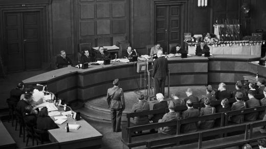 Politické procesy v 50. letech (Dobový text: Nepřátelé lidu před soudem. V pondělí 4.června pokračovalo přelíčení v procesu se záškodníky. Z jejich vlastních úst, ze slov, která pronášejí před soudem, přesvědčuje se náš pracující lid)