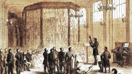 Adolphe Sax ve svém showroomu v Paříži (1864)