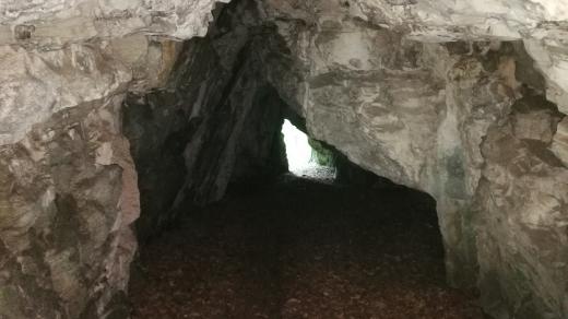 Jeskyně jsou skutečně průchozí