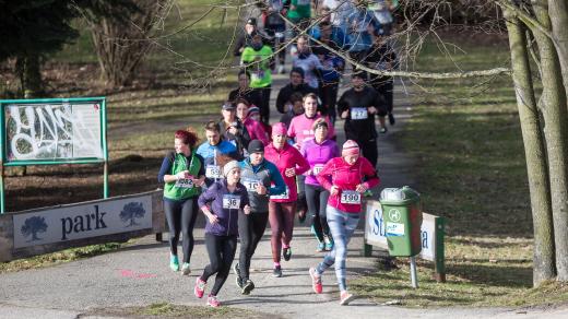 Běžecký závod Winter Run v českobudějovickém parku Stromovka