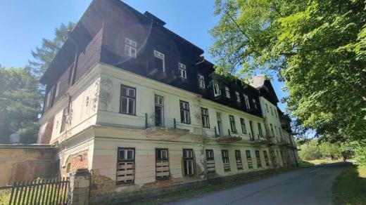 Aktuální stav zchátralých Jánských Koupelí