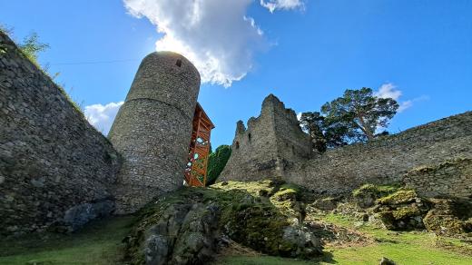 Strážní věž zříceniny hradu Helfenburk u Bavorova na Strakonicku