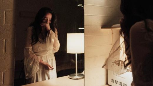 plačící smutná žena, smutek, deprese, pláč