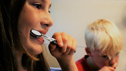 Špatná ústní hygiena je hlavním faktorem vzniku "paradentózy" (ilustrační foto) 