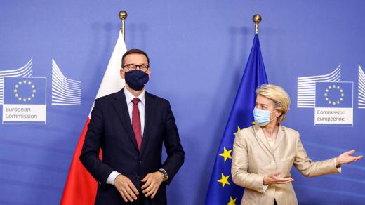 Polský premiér Mateusz Morawiecki a šéfka Evropské komise Ursula von der Leyenová