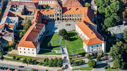 Zámek v Moravské Třebové patří k nejvýznamnějším renesančním památkám nejen u nás, ale i v celé střední Evropě. Nabízí několik prohlídkových okruhů včetně středověké mučírny