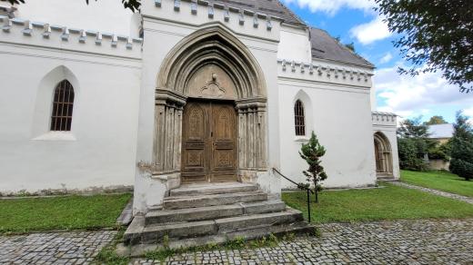 Další z gotických portálů