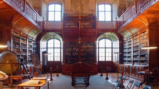 Historická klášterní knihovna