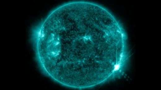 Slunce pozorovaé astronomy pod UV filtrem