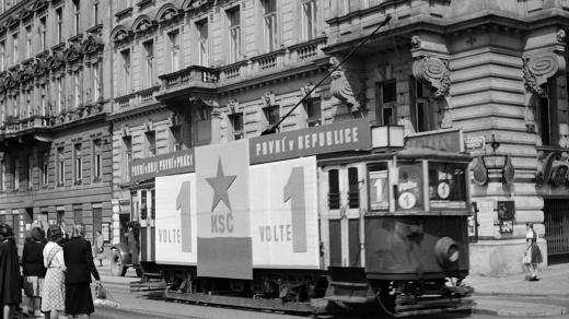 Předvolební agitace KSČ v ulicích Prahy před volbami v roce 1946