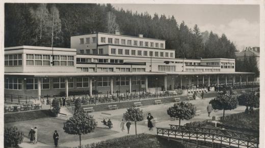 Společenský dům v Luhačovicích od Františka Roitha byl otevřen 2. června 1935