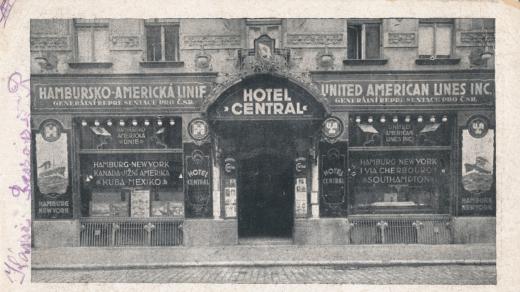 Hotel Central, Hybernská ulice, jeden z prvních secesních objektů v Praze od F. Ohmanna. Ve velkém sále hotelu byl od roku 1918 populární kabaret Červená sedma