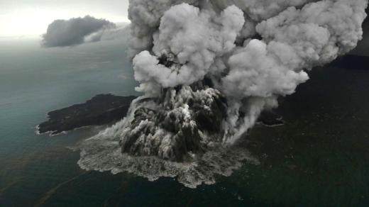 Indonéská Krakatoa způsobila tsunami