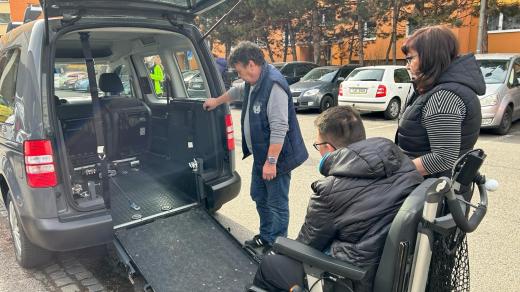 Tělesně postižení mohou v Přerově nově využít taxi službu od tamní charity