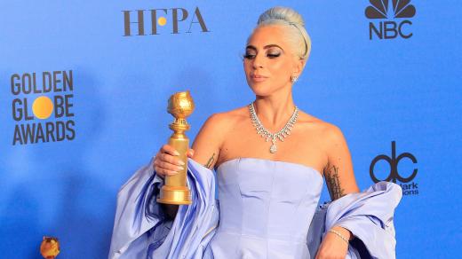 Zpěvačka a herečka Lady Gaga na slavnostním večeru k udílení filmových cen Zlatý glóbus