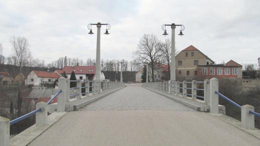 Konstrukce mostu působí dodnes svěže a moderně i po devadesáti letech od dostavění