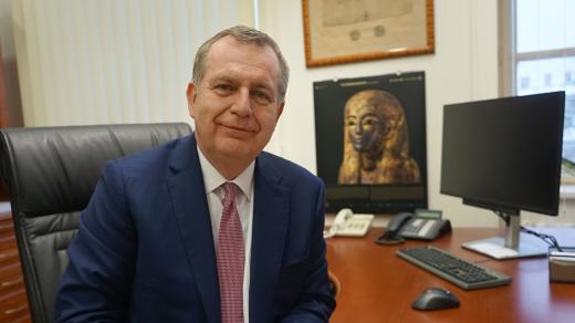 Tomáš Zima ve své kanceláři