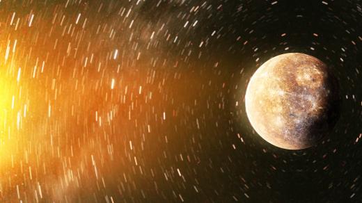 Planeta Merkur téměř se dotýkající Slunce