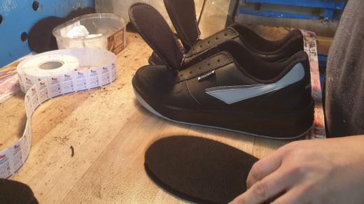 Výroba obuvi ve Zlíně 2021 (tradiční česká značka se vyrábí stále Baťovským stylem výroby)