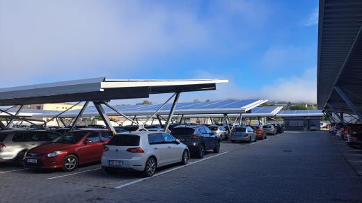 Česká zbrojovka, Uherský Brod, parkoviště se solárními panely