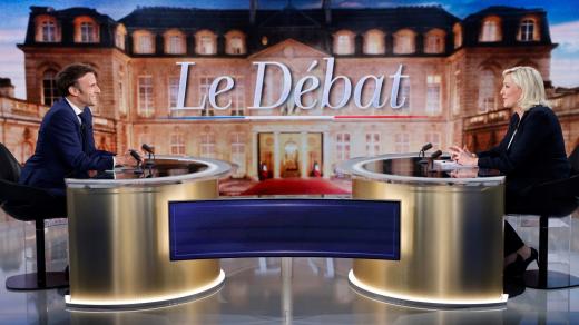 Emmanuel Macron a Marine Le Penová během prezidentské debaty