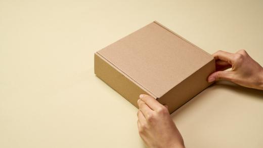 Darujte na Purim krabici naruby