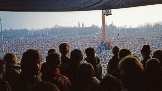Demonstrace na Letné v listopadu 1989, pohled z tribuny