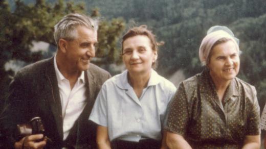 Vladimír Krajina, manželka Marie Krajinová, Božena Vlčková. Vancouver, Canada, 1965.