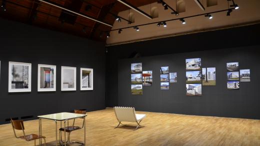 Galerie se věnuje výhradně prezentaci architektury