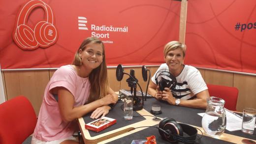 Tenistka Marie Bouzková ve studiu Radiožurnálu Sport v pořadu Páteční finiš Kateřiny Neumannové