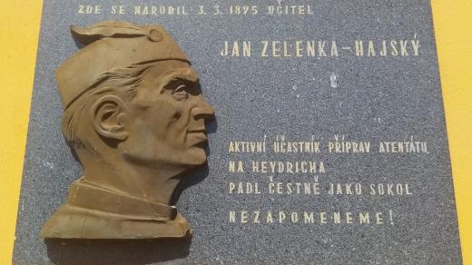 Jan Zelenka Hajský - pamětní deska v Kamenném Újezdě u Českých Budějovic