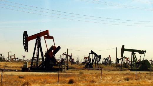 ropa - těžební věže - těžba ropy