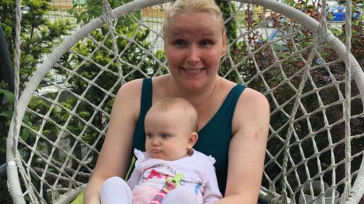 Zvládli jsme to, radují se nevidomá Alena a její dcera Šarlotka po devíti měsících společného života