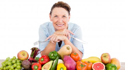 Žena s ovocem a zeleninou