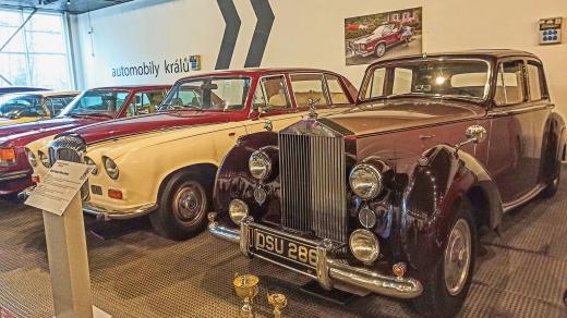 Daimler a Rolls-Royce, luxusní limuzíny ze sbírky sloužily i v královských rodinách