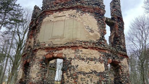 Z barokního zámečku zbyla zřícenina