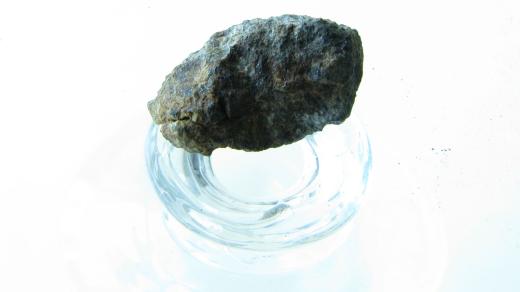 Z hromadného pádu meteoritů u Ploskovic na Litoměřicku v roce 1723 se ve sbírkách Národního muzea dochoval jen jeden nevelký kamínek