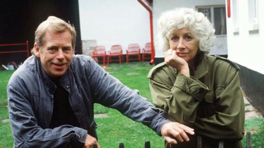 Václav Havel se svou ženou Olgou na chalupě v říjnu 1989